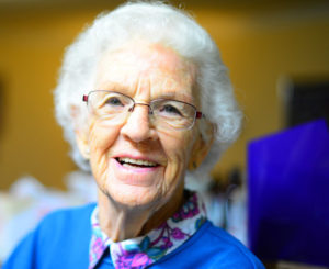 sorriso-anziana-protesi mobile melucci salerno